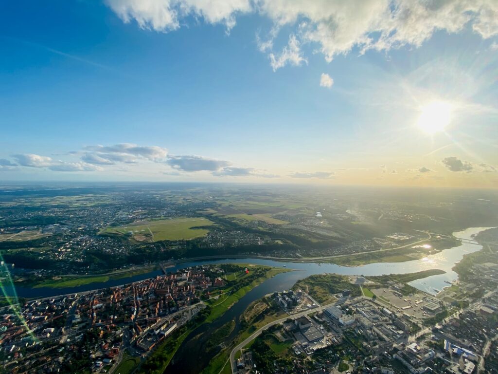 hot-air-balloon-over-kaunas-confluence