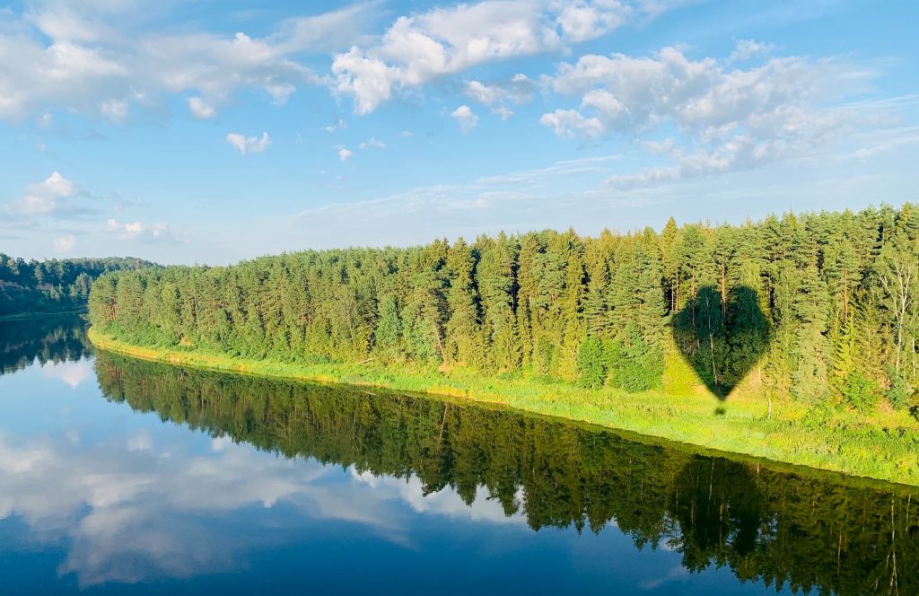 hot-air-balloon-over-river-nemunas-near-birstonas