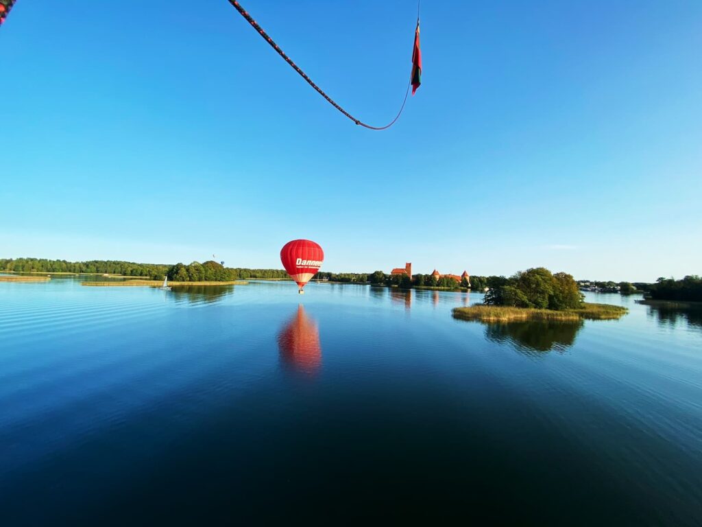 hot-air-balloon-over-the-lake-trakai