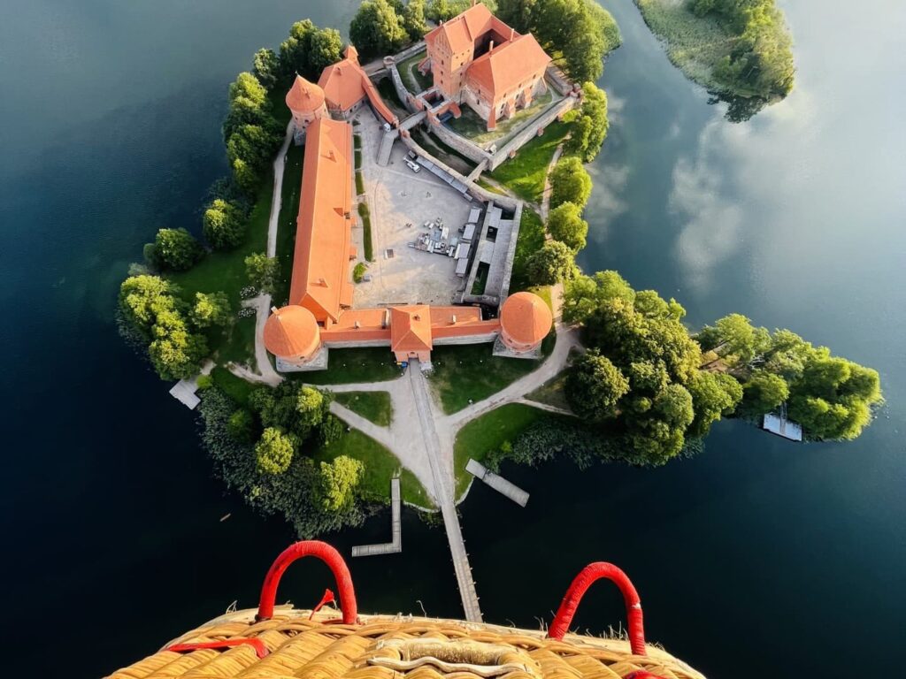 hot-air-balloon-over-trakai-island-castle