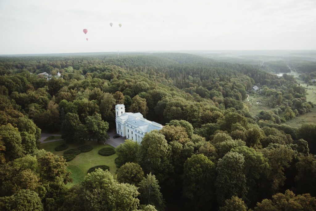 verkiu-mansion-from-hot-air-balloon